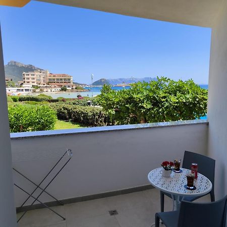 Rooms, Affittacamere Maksim Golfo Aranci Exteriör bild