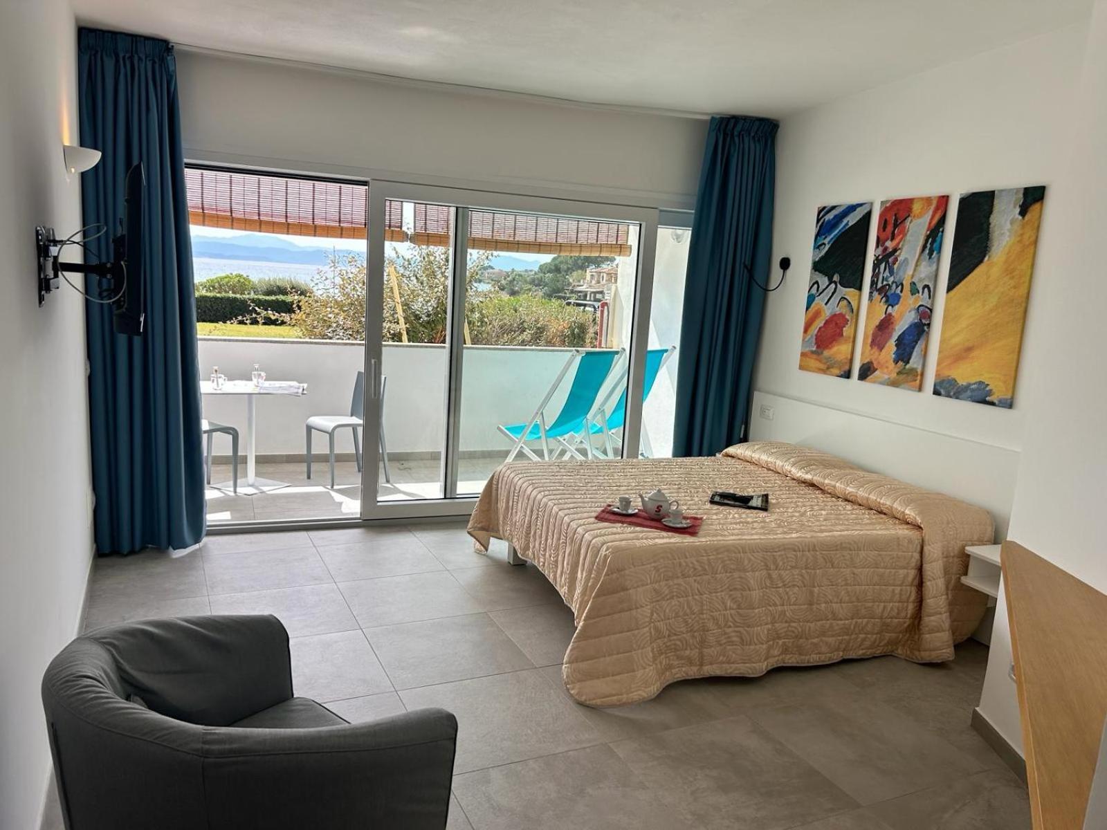 Rooms, Affittacamere Maksim Golfo Aranci Exteriör bild