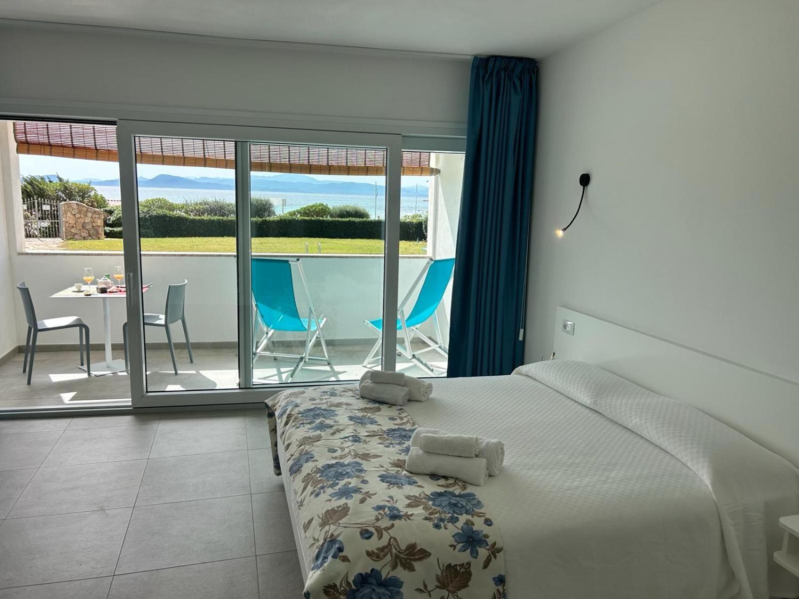 Rooms, Affittacamere Maksim Golfo Aranci Exteriör bild