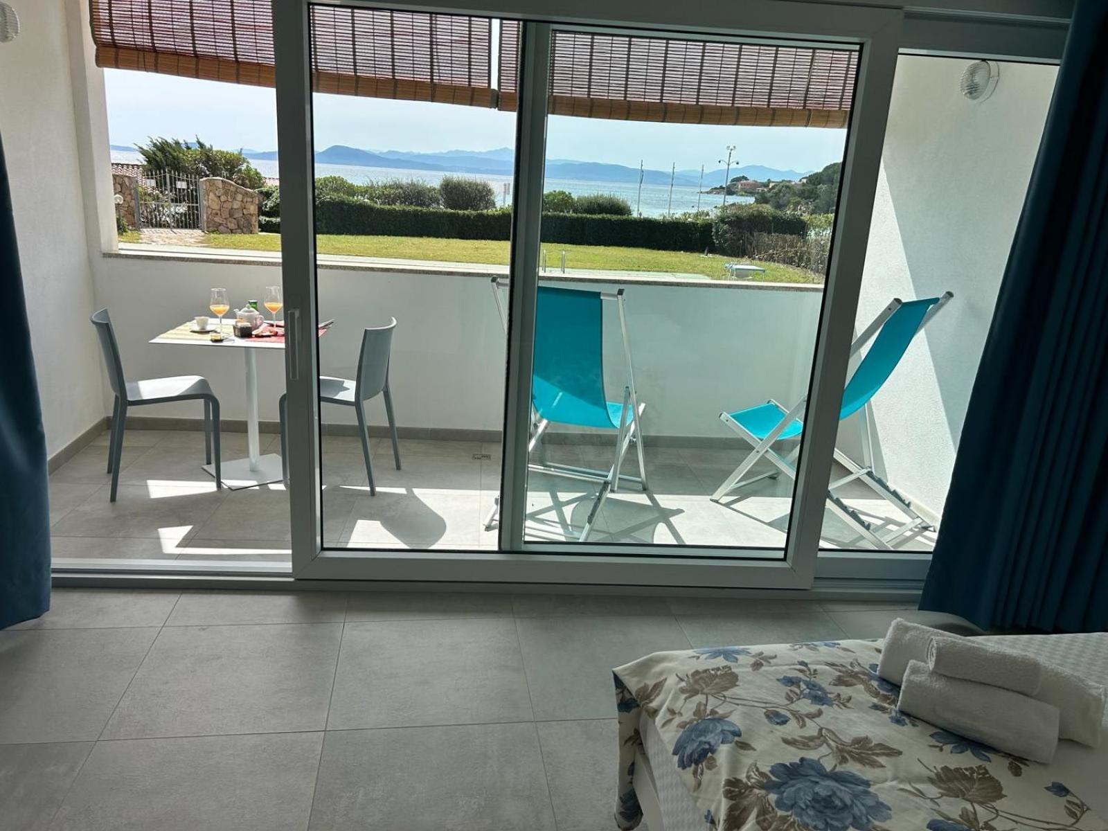 Rooms, Affittacamere Maksim Golfo Aranci Exteriör bild