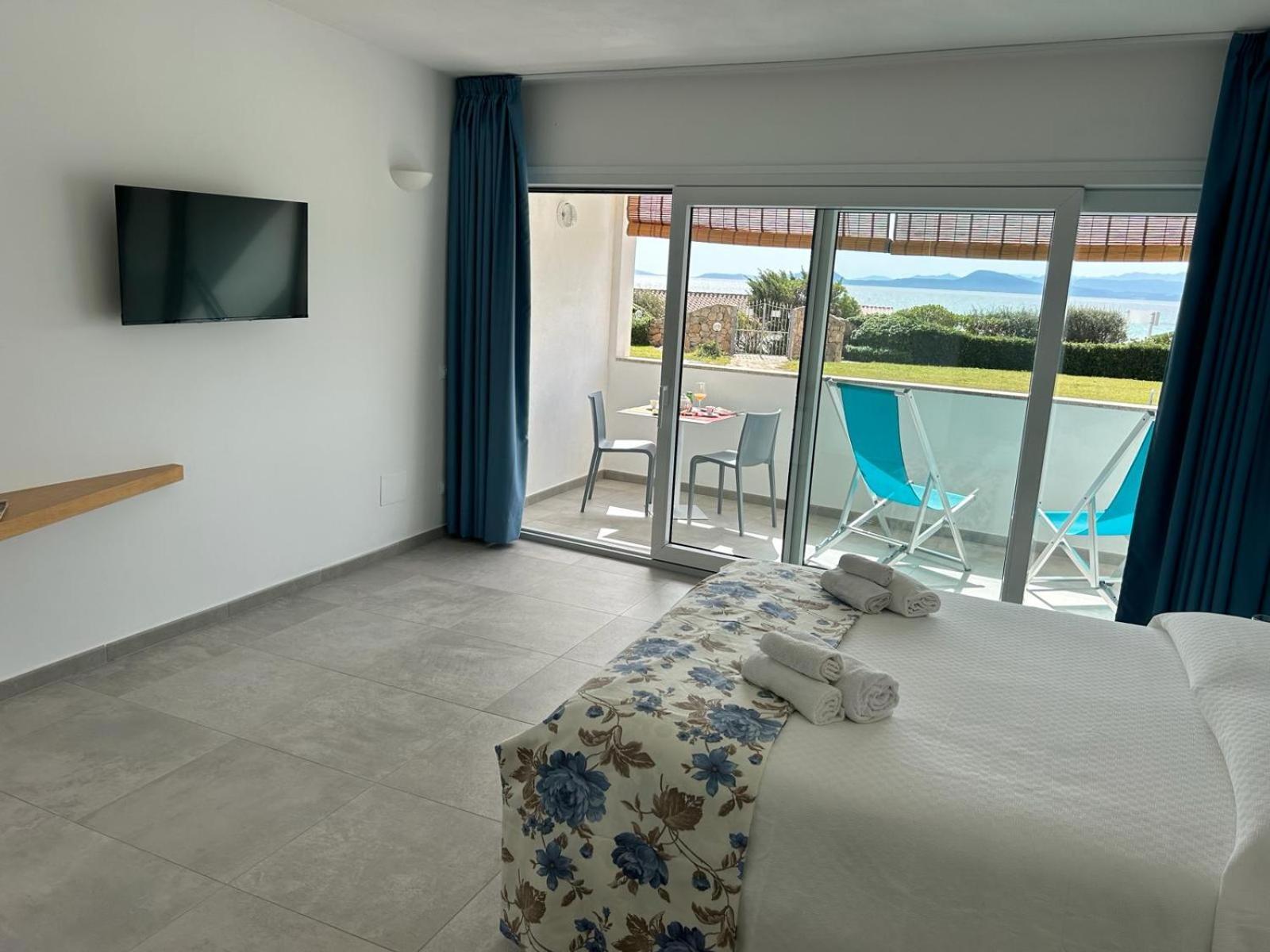 Rooms, Affittacamere Maksim Golfo Aranci Exteriör bild