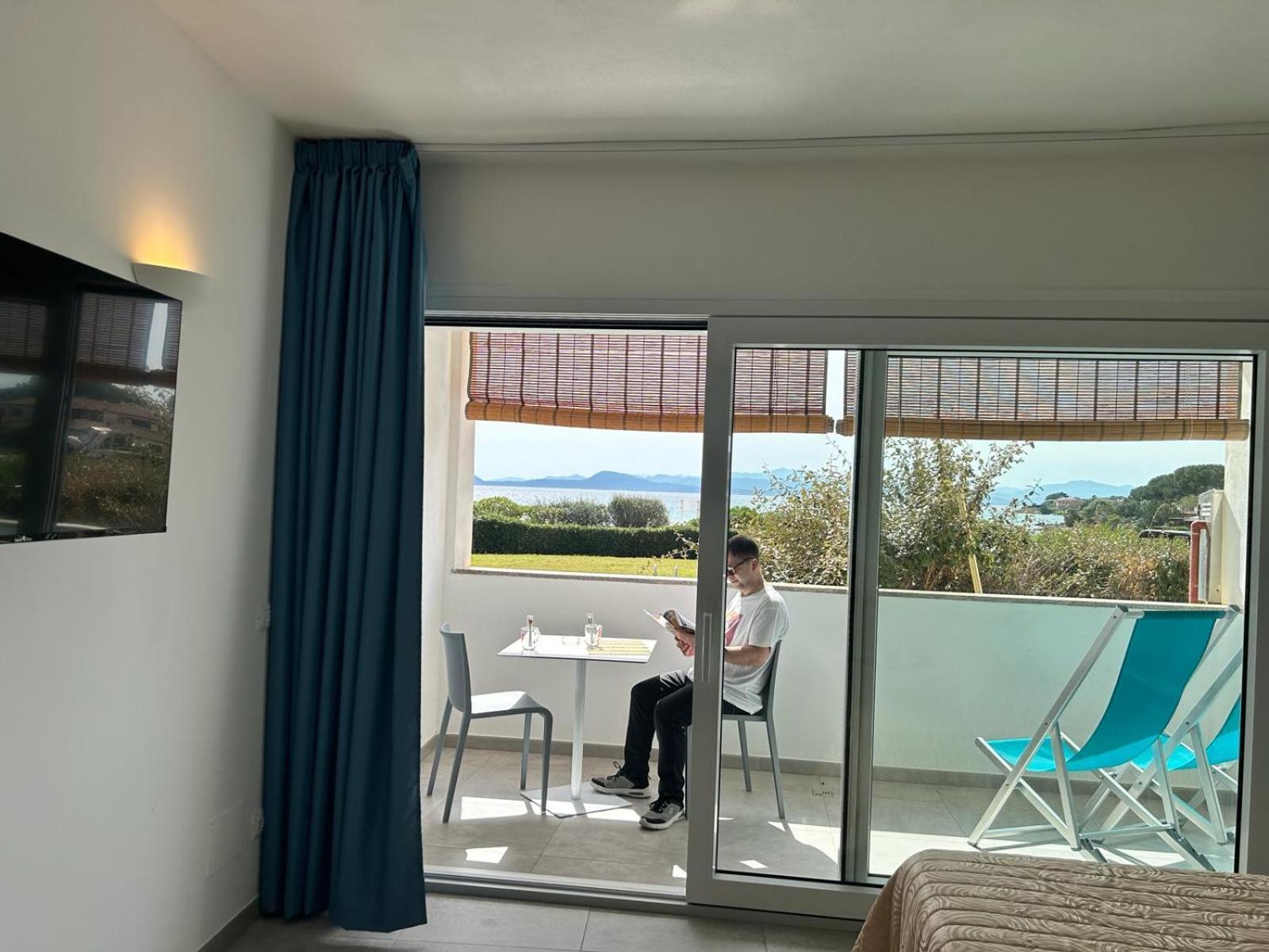 Rooms, Affittacamere Maksim Golfo Aranci Exteriör bild