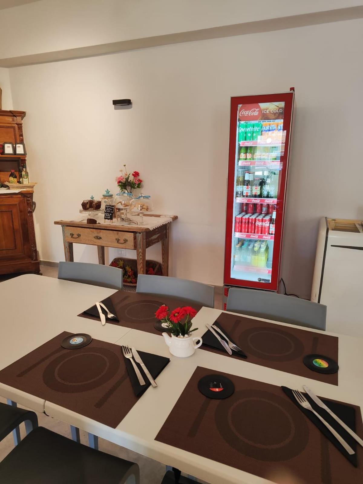 Rooms, Affittacamere Maksim Golfo Aranci Exteriör bild