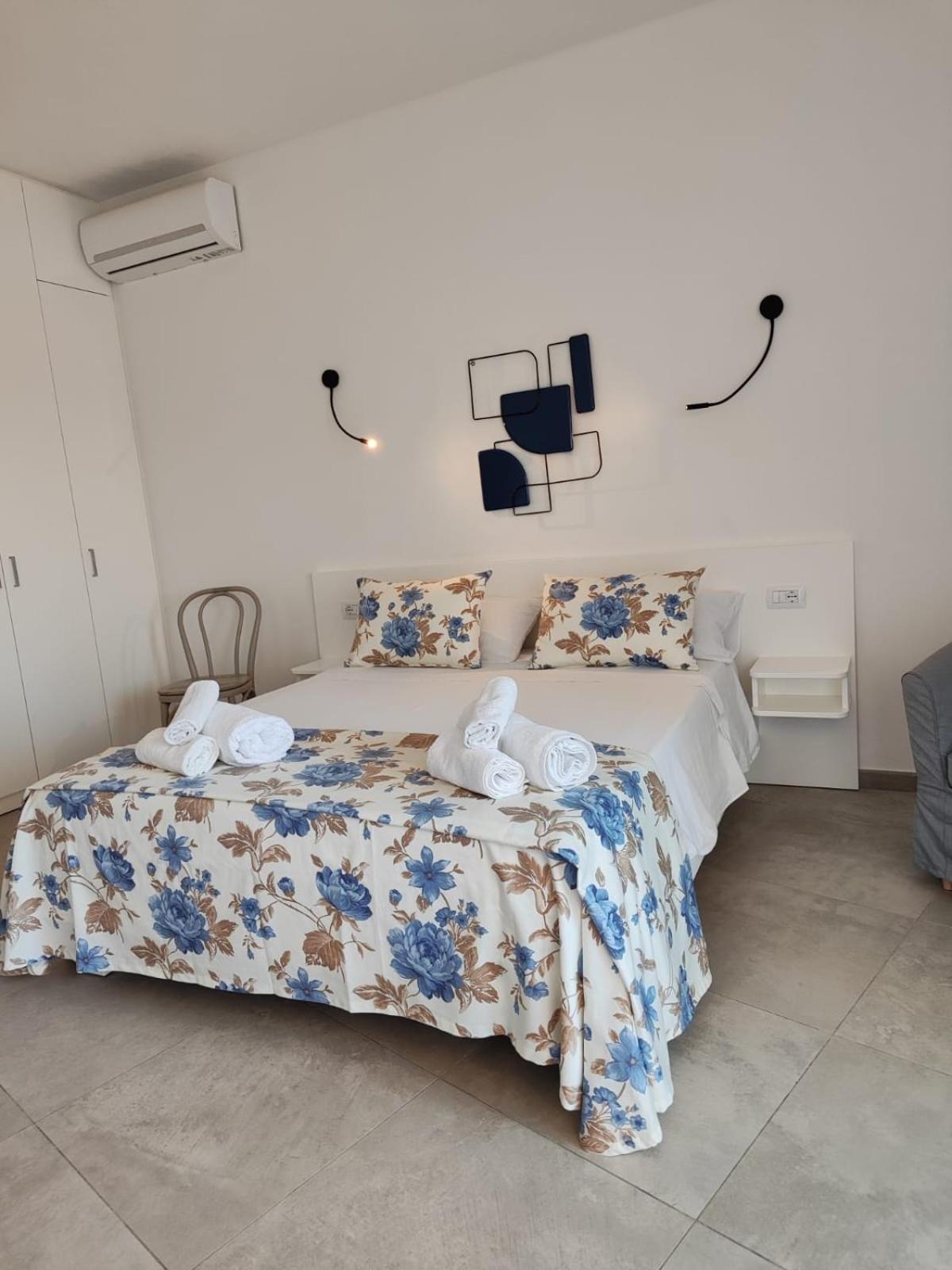 Rooms, Affittacamere Maksim Golfo Aranci Exteriör bild
