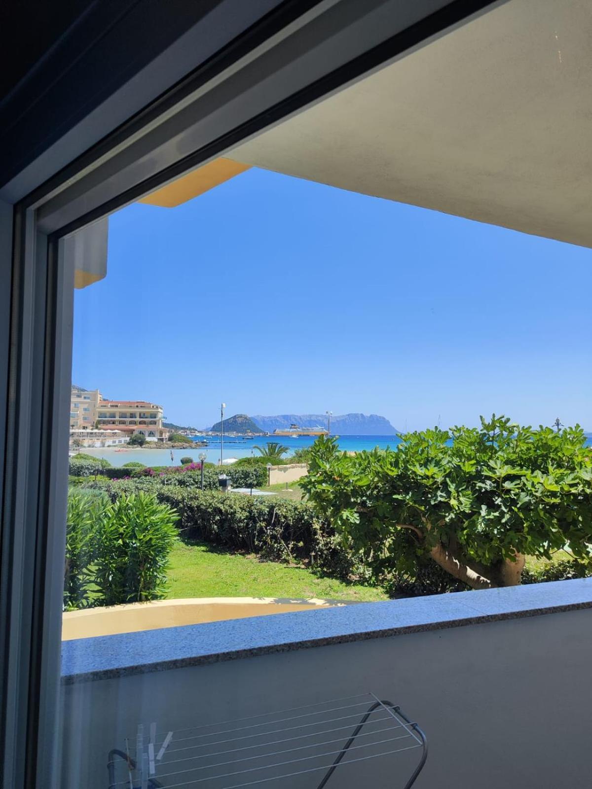 Rooms, Affittacamere Maksim Golfo Aranci Exteriör bild