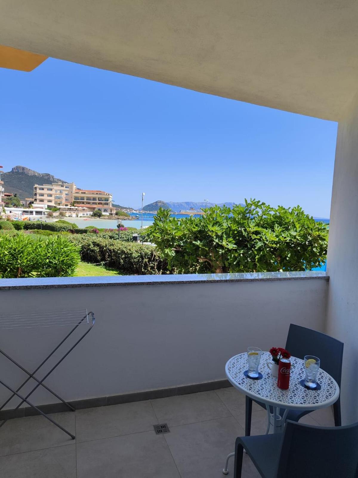 Rooms, Affittacamere Maksim Golfo Aranci Exteriör bild