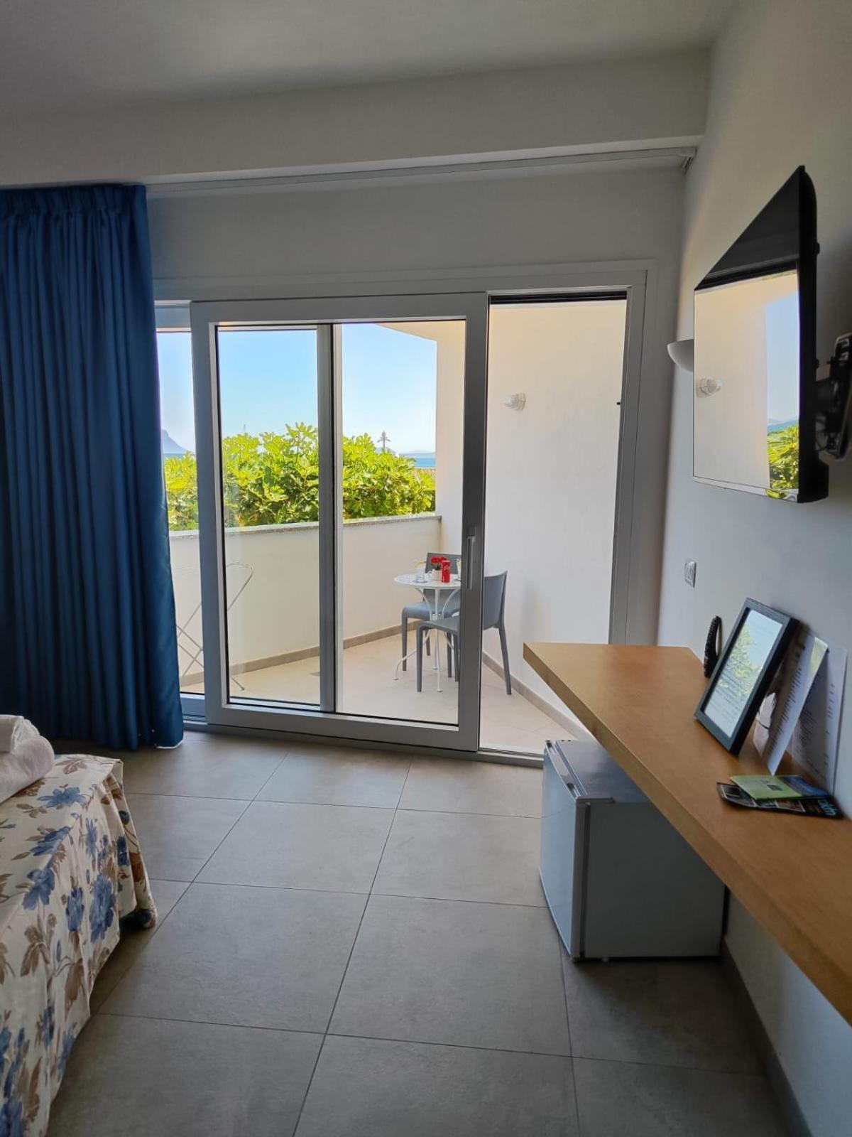Rooms, Affittacamere Maksim Golfo Aranci Exteriör bild