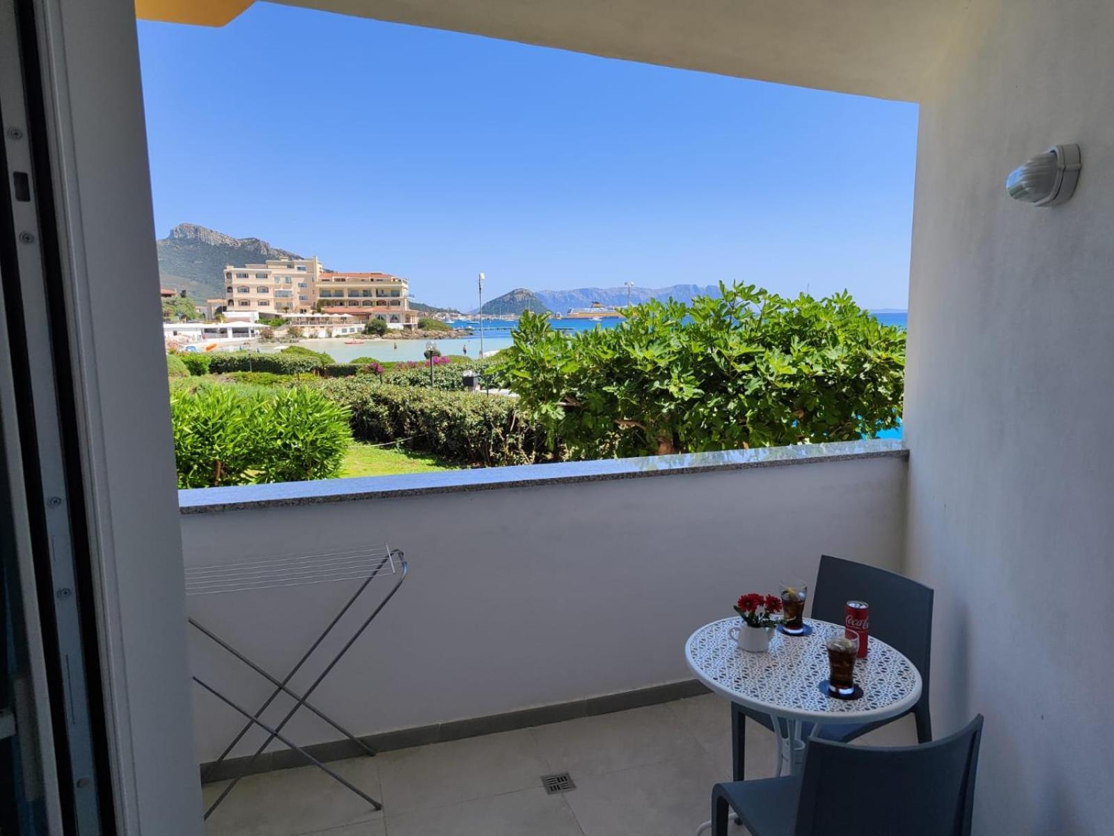 Rooms, Affittacamere Maksim Golfo Aranci Exteriör bild