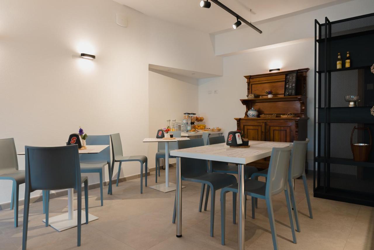 Rooms, Affittacamere Maksim Golfo Aranci Exteriör bild