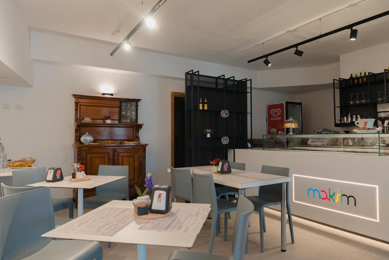 Rooms, Affittacamere Maksim Golfo Aranci Exteriör bild