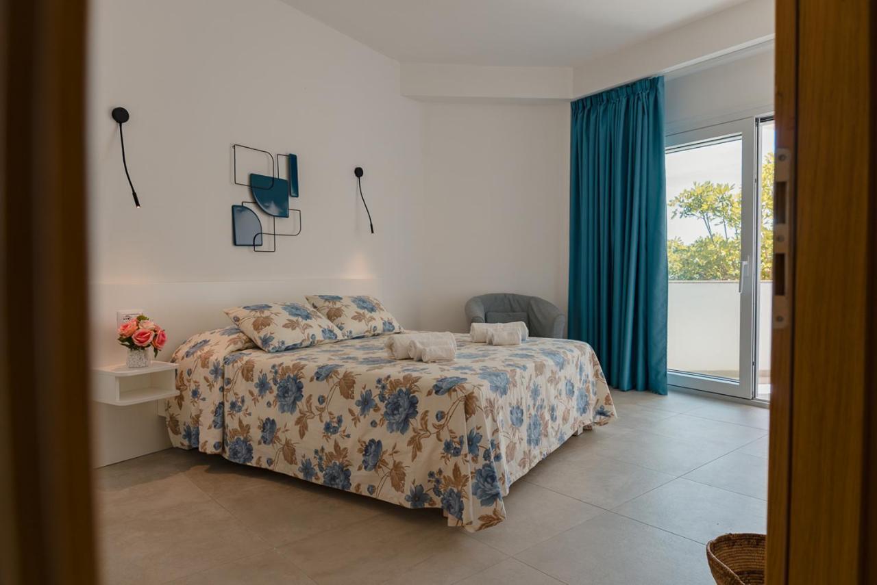 Rooms, Affittacamere Maksim Golfo Aranci Exteriör bild