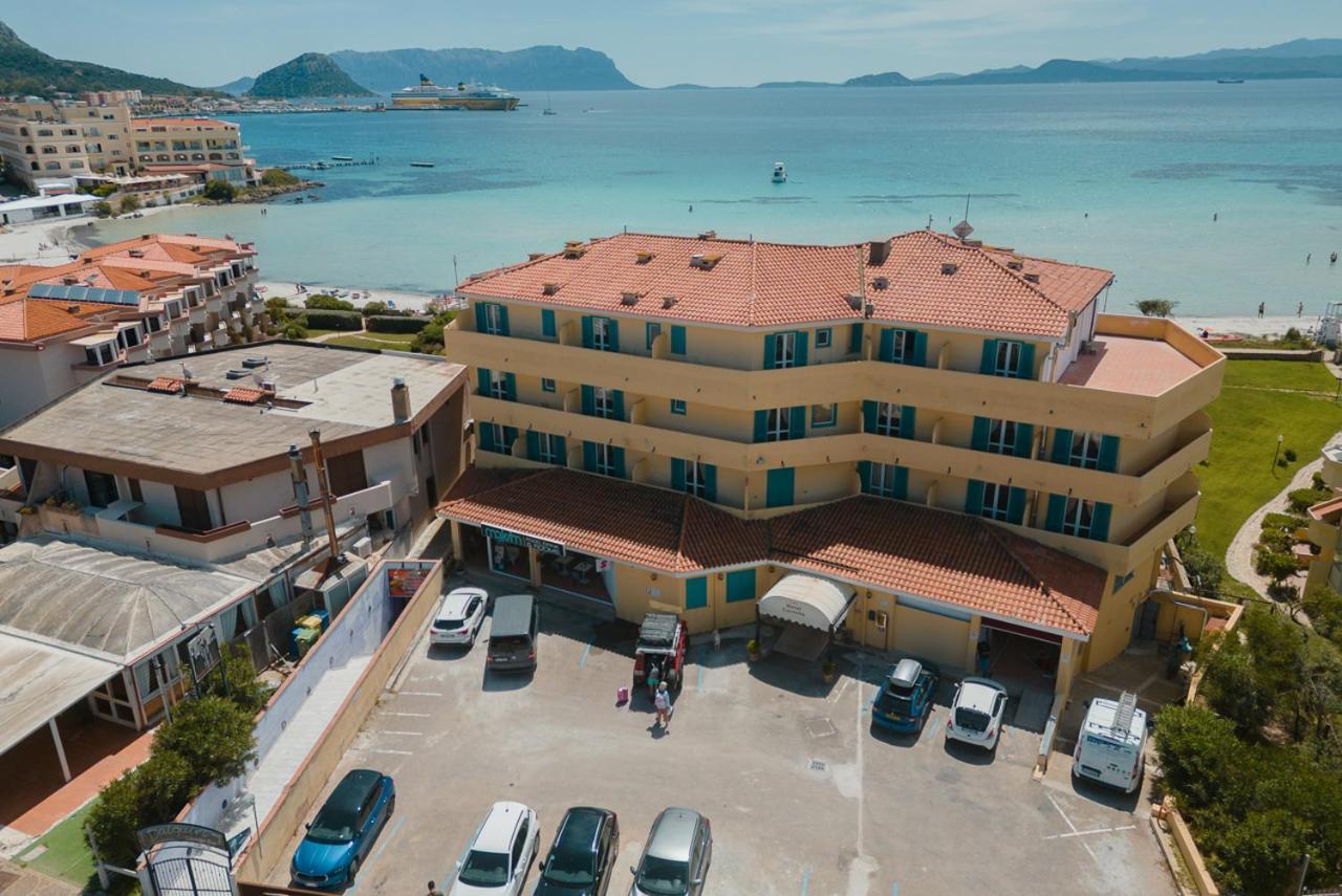 Rooms, Affittacamere Maksim Golfo Aranci Exteriör bild