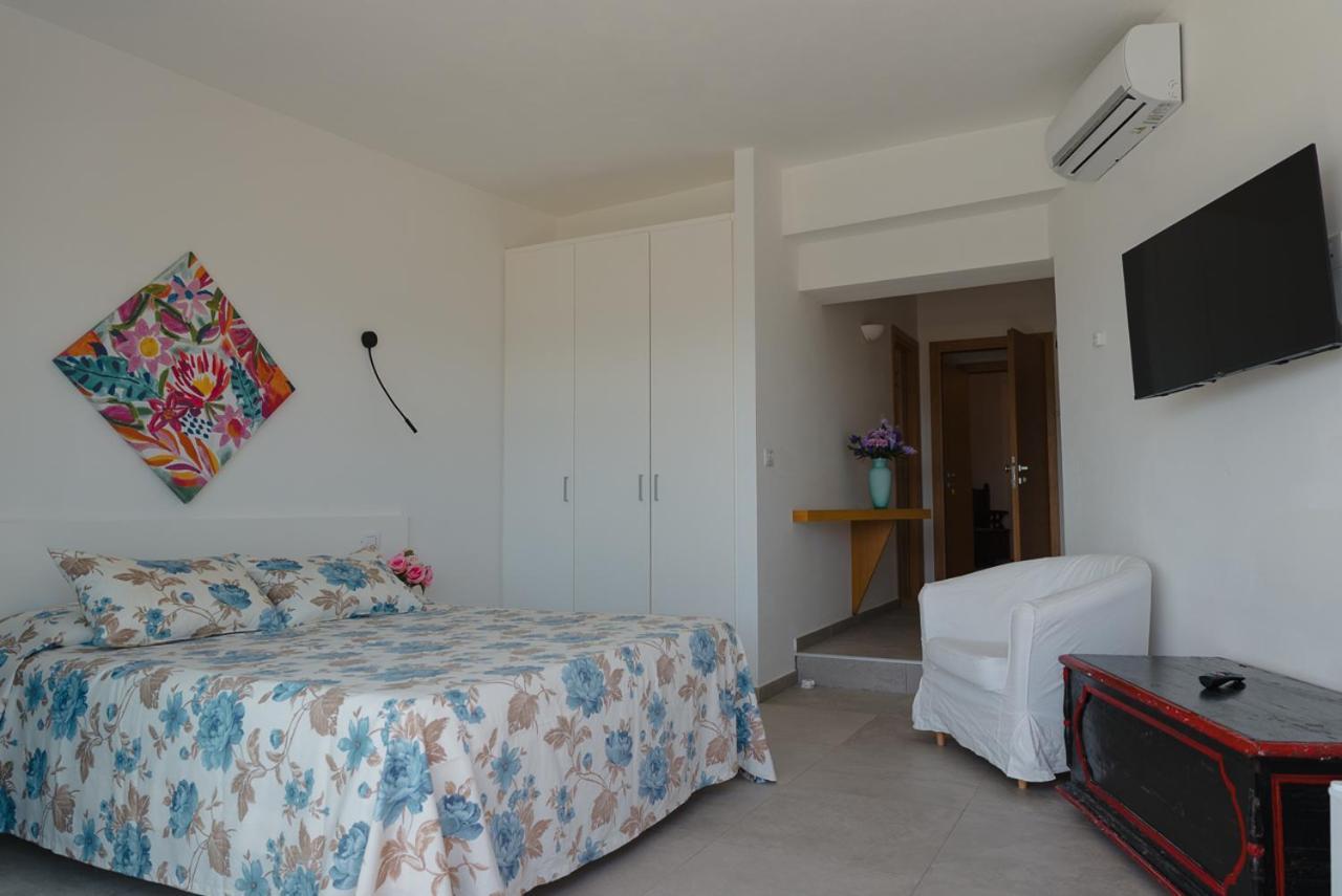 Rooms, Affittacamere Maksim Golfo Aranci Exteriör bild