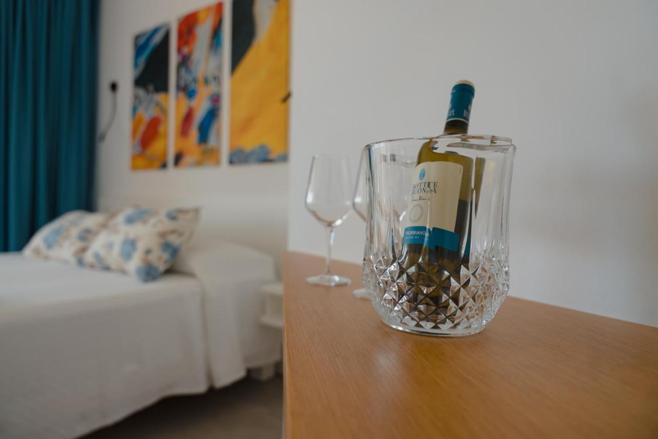 Rooms, Affittacamere Maksim Golfo Aranci Exteriör bild