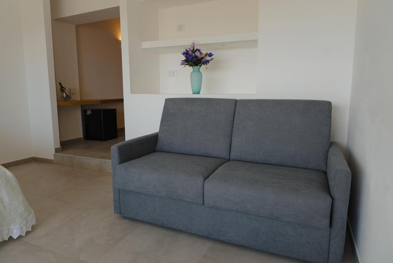 Rooms, Affittacamere Maksim Golfo Aranci Exteriör bild