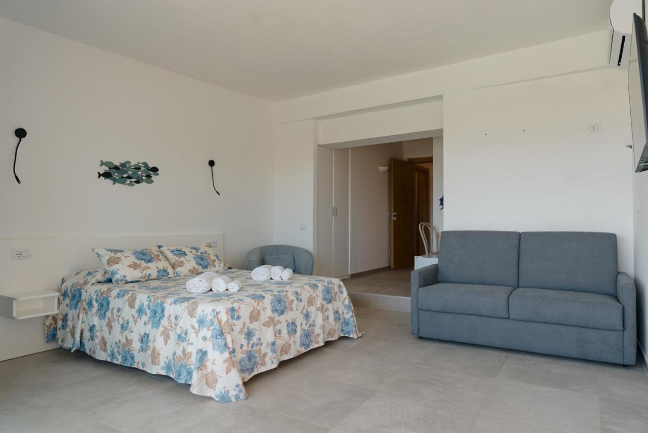 Rooms, Affittacamere Maksim Golfo Aranci Exteriör bild