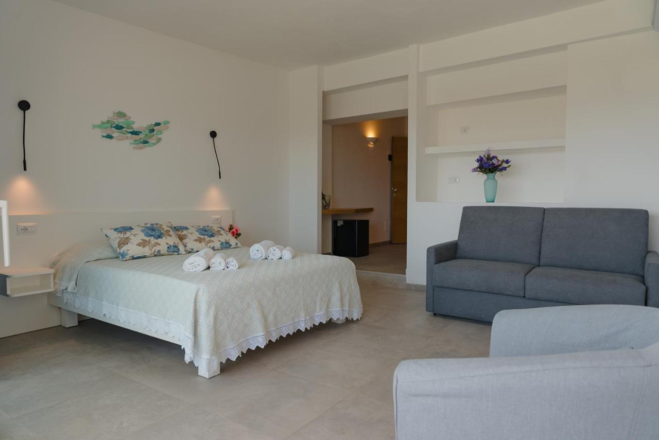 Rooms, Affittacamere Maksim Golfo Aranci Exteriör bild